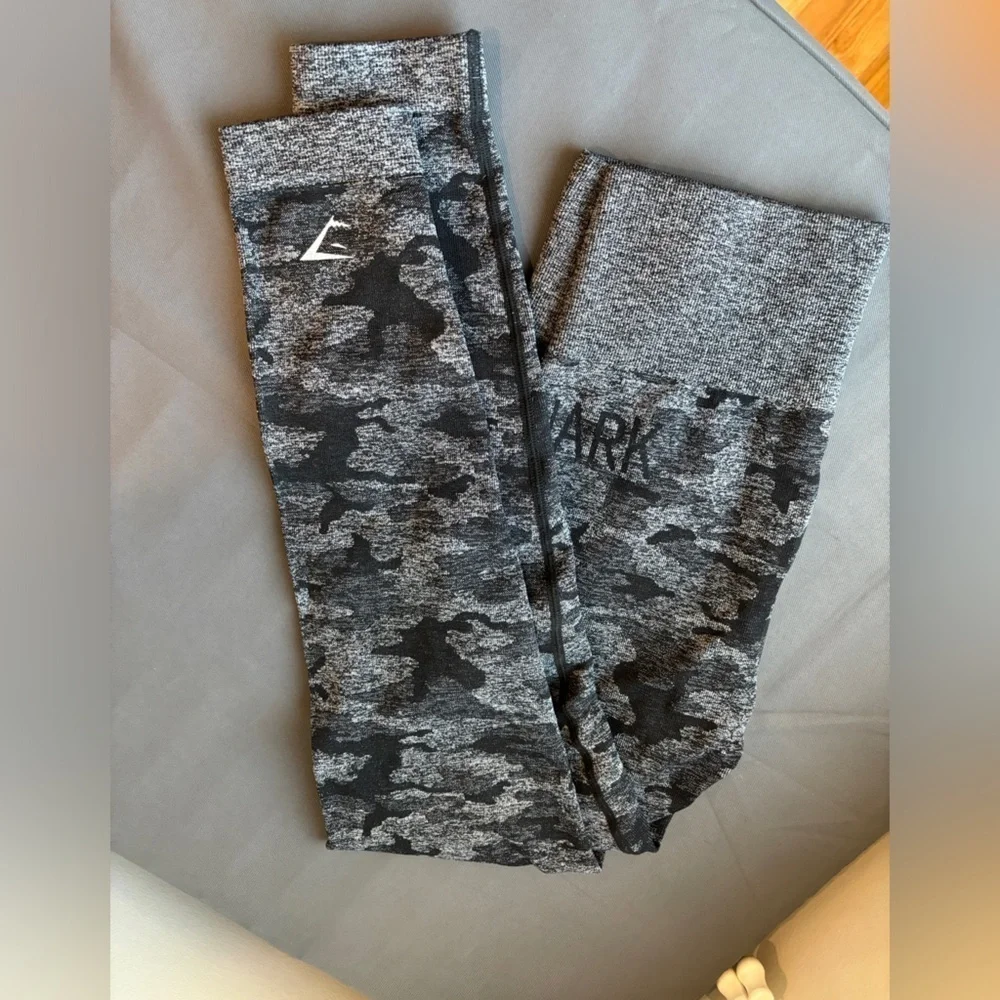 Gymshark  Camo seamless Leggings small EUC - Picture 4 of 6